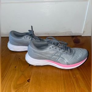 Brand new ASICS gel-excite 7 amplifoam. Worn once, just a little too small!
